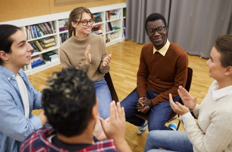 Avatar_Residential_Detox_Understanding_Addiction_People_Clapping_753x492 Praising addicted person at Avatar Residential Detox Center