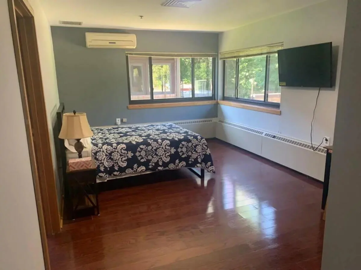 Avatar_Residential_Detox_Center_Home_Our_Facility_Royal_Bedroom